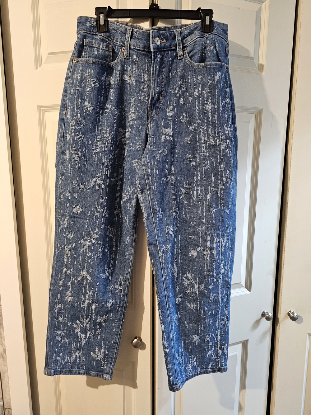 Vintage-Inspired Blue Patterned High-Rise Jeans 12P